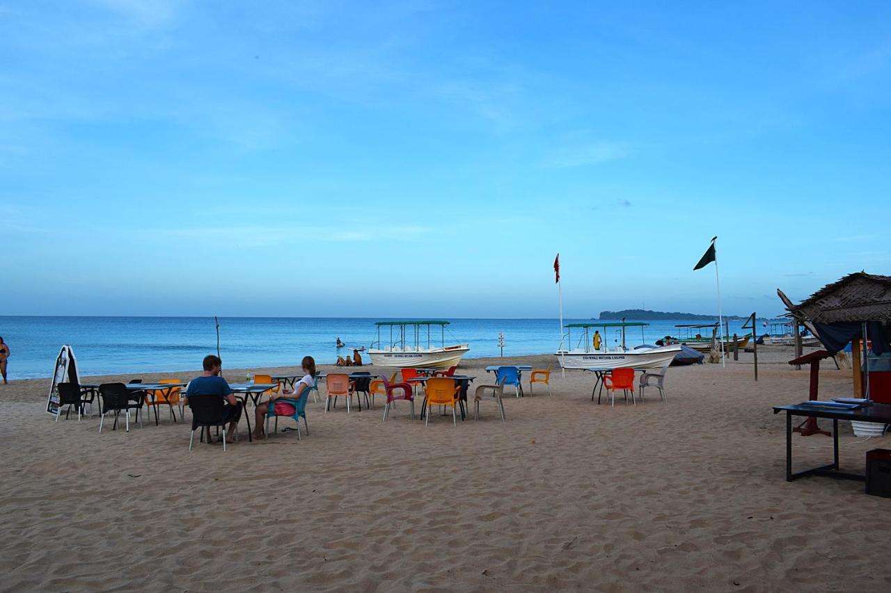 Luxury Everest Hotel Trincomalee Esterno foto